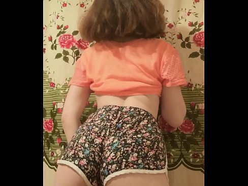 ❤️ Tânără sexy care se dezbracă de pantaloni scurți în fața camerei de filmat ❤️  at ro.f150pulse.top ❌️